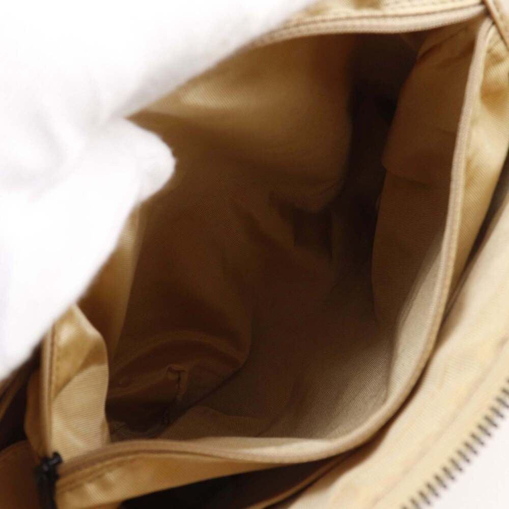 CHANEL Cream Tote Bag - Picture 8 of 16
